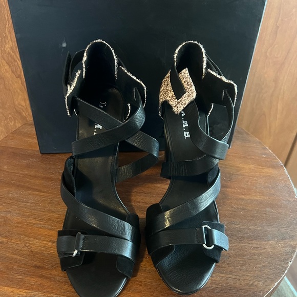 L.A.M.B sandals - Picture 2 of 7